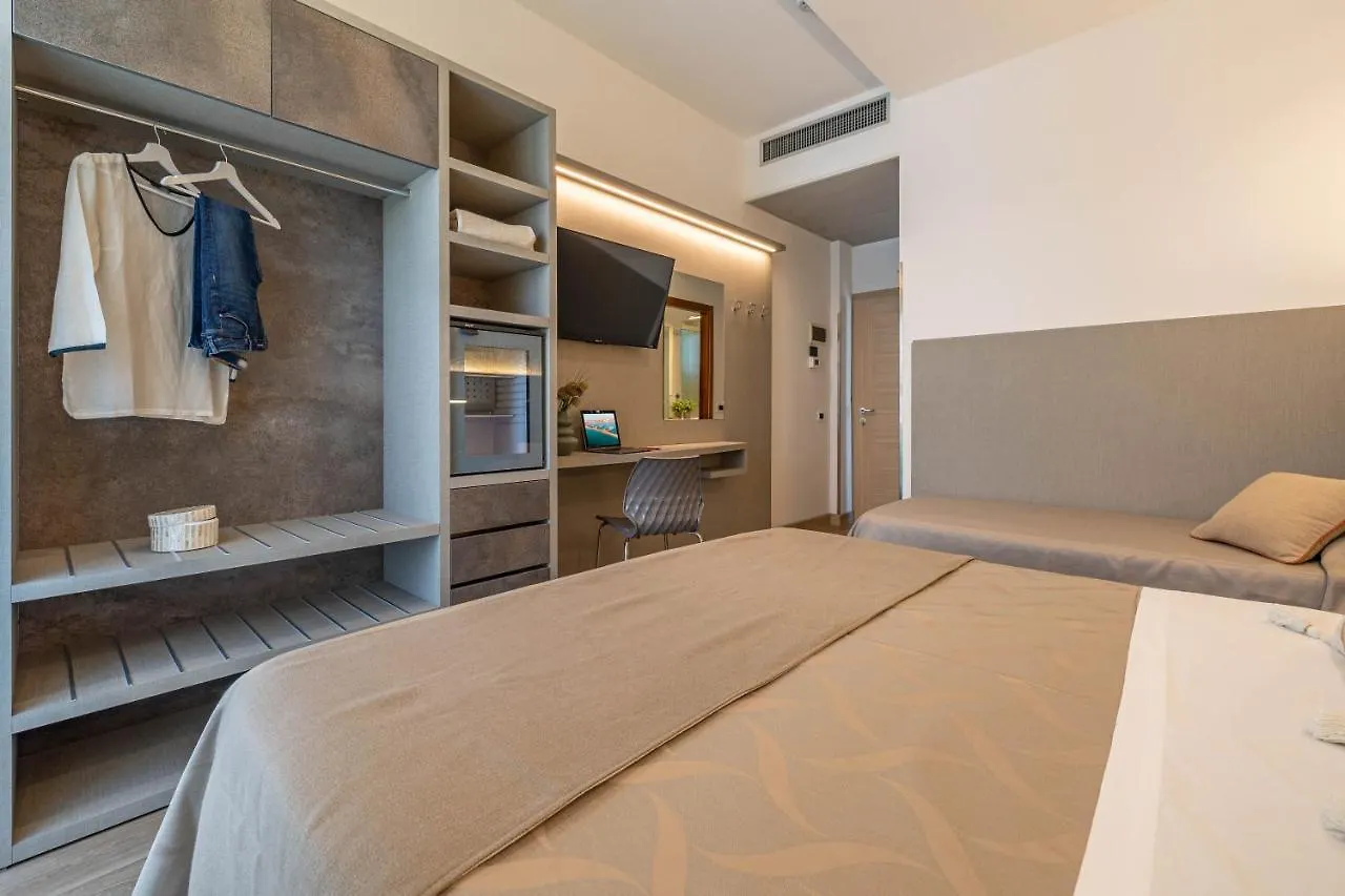 Hotel Cavour Cesenatico 3*,