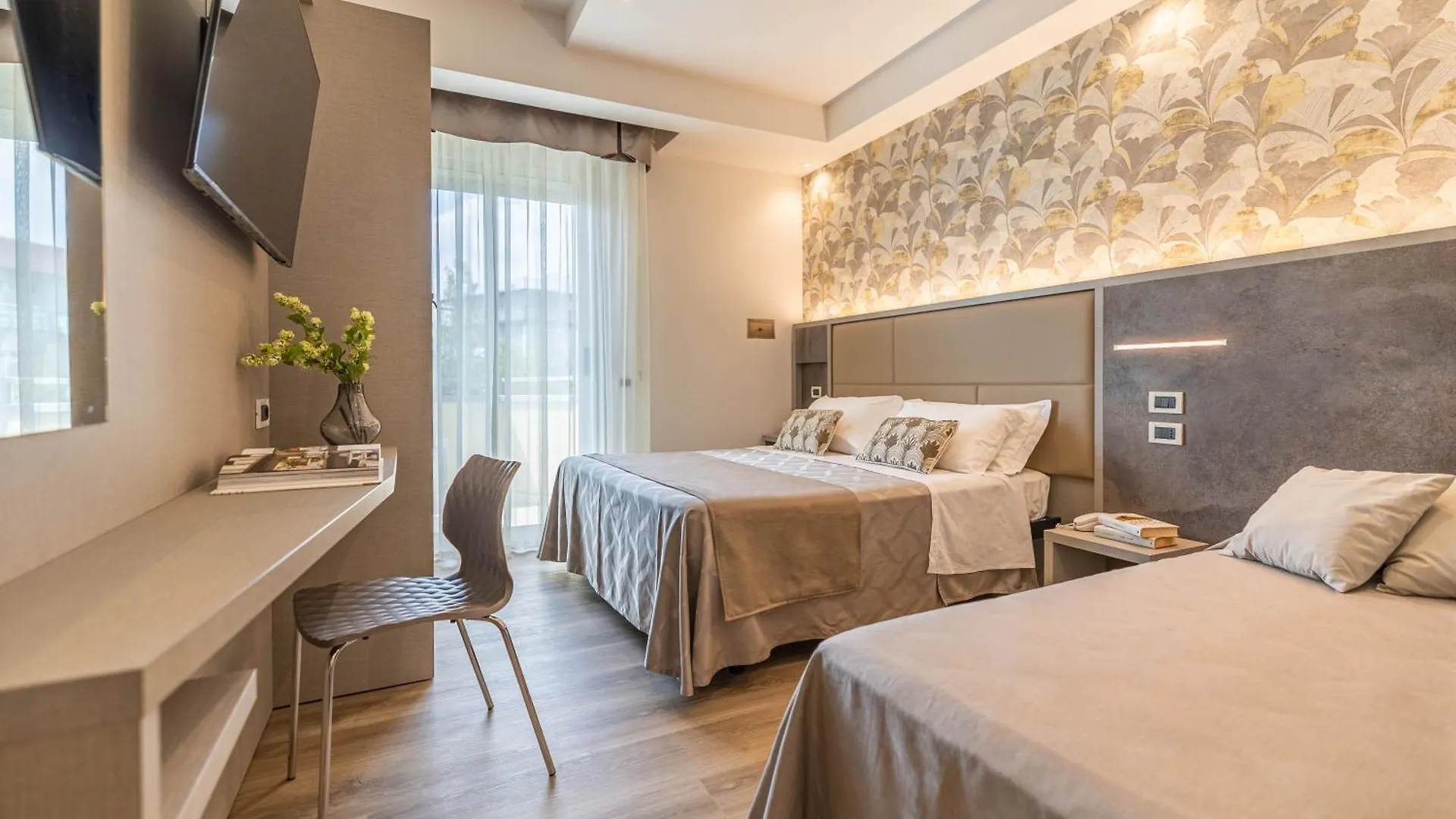 ***  Hotel Cavour Cesenatico Italia