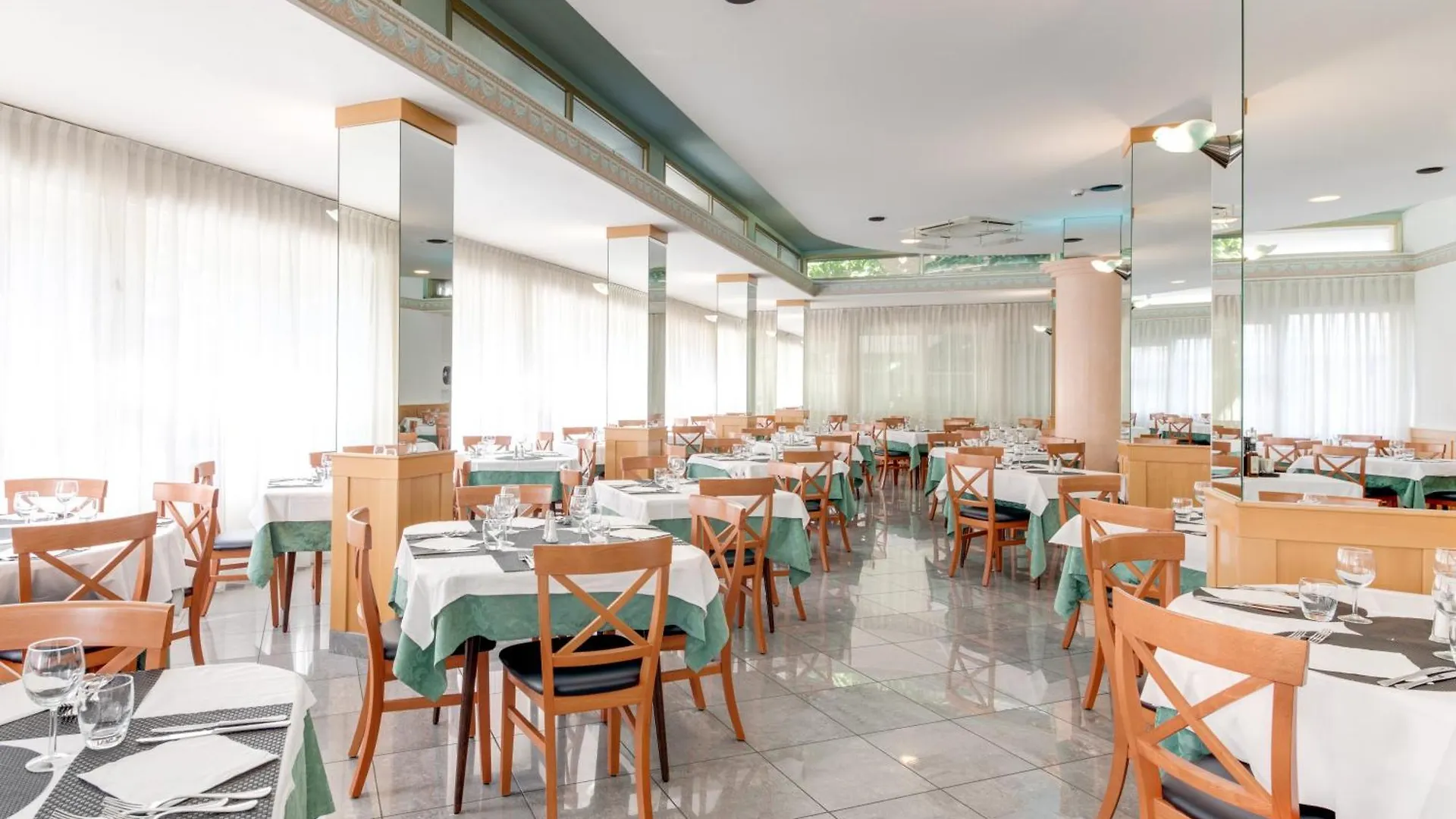 Hotel Cavour Cesenatico Italia